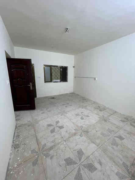 السلام عليكم 
للبيع بيت في حي تونس بنهايه فرع اسواق دانية بالزراعي...
المساحة ٧٥ عرض الواجهة ٨.٢٠
النزال٩.٢٠ عرض الشارع ٦م الفرع هادئ
الطابق الاول مطبخ وخدمات وهول وطرمة وغرفتين نوم وخدمات 
الطابق الثاني مخزن وسطح 
مجاري وخدمات كله كامله 
صور البيت بالمنشور 
لاستفسار اكثر *********** 
والسعر جداً مناسبب.....
