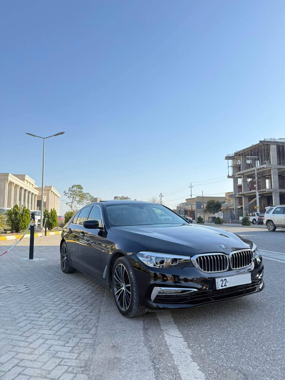 BMW 530i  2017 خلیجی

مواسەفاتی Luxury Line، ناو خەنەییە و کوشن کارەبایە، شاشە دیجیتاڵە و سڵایدە و ٥ پەردە و حاسەی ٣٦٠ و کامل ناو سەیارەکە لیدە. سەیارەکە لەسەر دەقی شەریکە ماوەتەوە، وەکو بۆیاخیش تەنها پەڵەیەکی بچوکی بۆنیدەکەی بۆیاخە ناوی نەگرتووە و ئێرباگیش نەتەقیوە. یەک دوو جێ ساردی  هەیە. سعری داوای $235 مەجالێکی کەمی لێ ئەکەم.
ژمارەی مۆبایل: ***********

 BMW 530i RWD 
بيئم موديل ٢٠١٧ خليجي للبيع، سيارة خليجية و مواصفات Luxury Line ، داخلية مشمشي و كشن كهربائية، شاشة ديجيتال، صلاد، ٥ بردات، حاسة ٣٦٠ و كامل سيارة ليد، سيارة اكسل و مكينة ٢.٠ توربو مرغوبة. سيارة مشي على دق شريكة. بنسبة صبغ بس بها ربع بنيد صبغ بشرط بدون دواخل و بشرط ارباك. و بها شوي مكانين تعديل بارد. 
سعرها $235 و بها شويه مجال
هاتف: *********** أربيل, العراق
