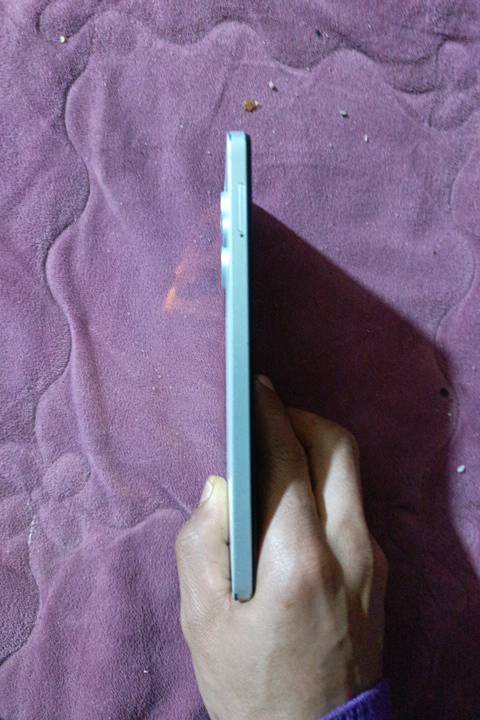 هاتف Infinix مستعمل بحالة جيدة مع بعض الخدوش على الشاشة. الجهاز يعمل بشكل كامل ويتميز بتصميم جميل وكاميرات ممتازة. فرصة رائعة لمن يبحث عن هاتف بأسعار مناسبة.