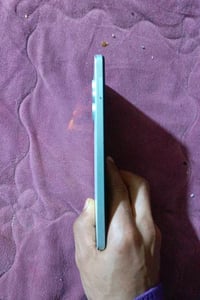 هاتف Infinix مستعمل بحالة جيدة مع بعض الخدوش على الشاشة. الجهاز يعمل ب...