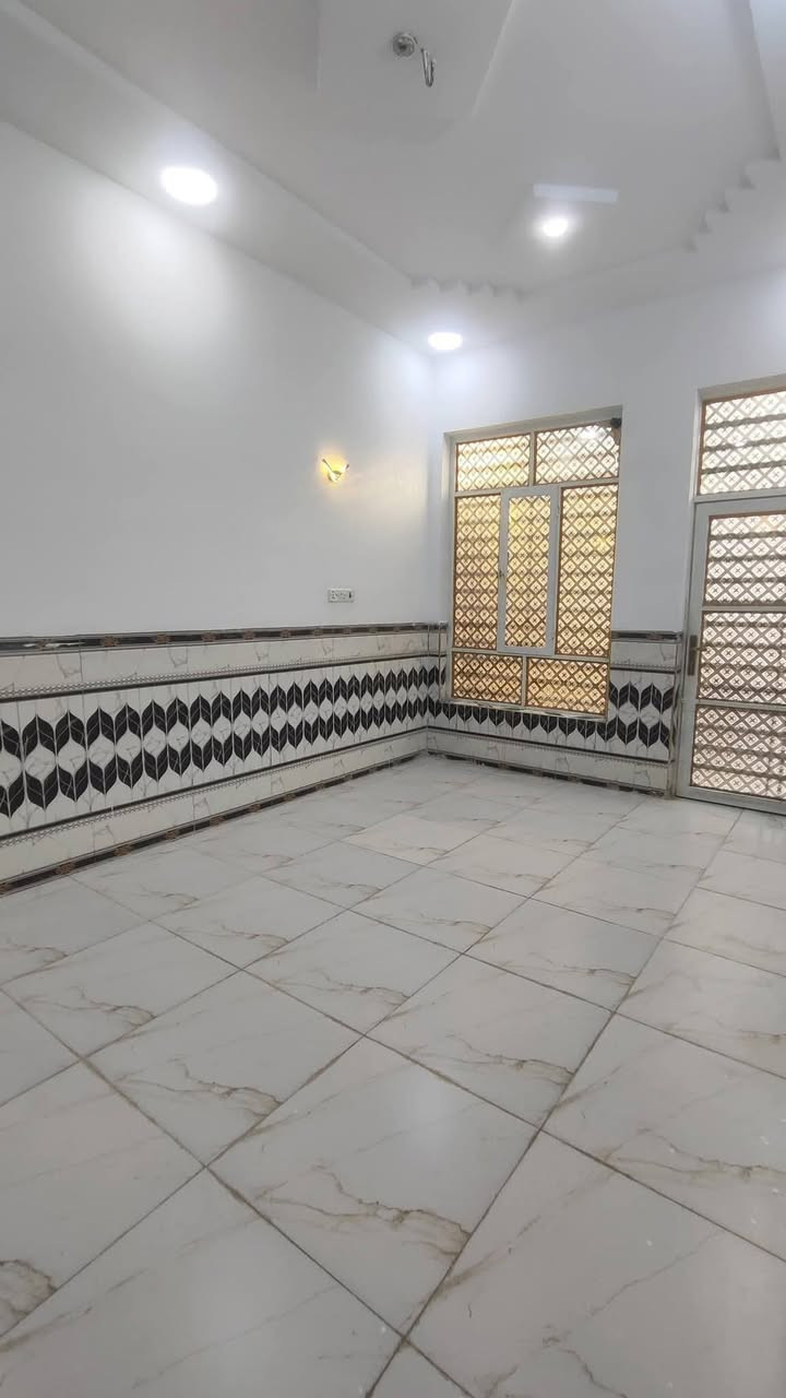 دار ١٠٠م حي الصحفيين بلبدايه شغل راقي طابق واحد جاهز للسكن
***********
