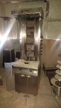 موجود شواية شاورما ع2 للبيع  لتواصل  07865281533