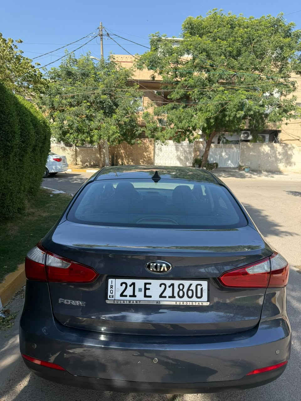 سلام عليكم
فورتي ٢٠١٦ رقم سليمانيا جديد بسمي هزه جديده 
سياره كامله مكمله من كلشي محرك ٢٠٠٠ دوش
تخم تاير جديد منضومة تبريد جديد 
صدر امامي خلفي جديد عليهة ادامة كامله وبوليش 
بيهة اربع قطع صبغ وبارد قليل بلقماره 
اي نقص مبيهة عده المسجل عاطل ترايك وين متريد وتحويل مباشر ماسوي وكاله 
للاستفسار *********** مكاني بغداد الحرية ساحت عدن
