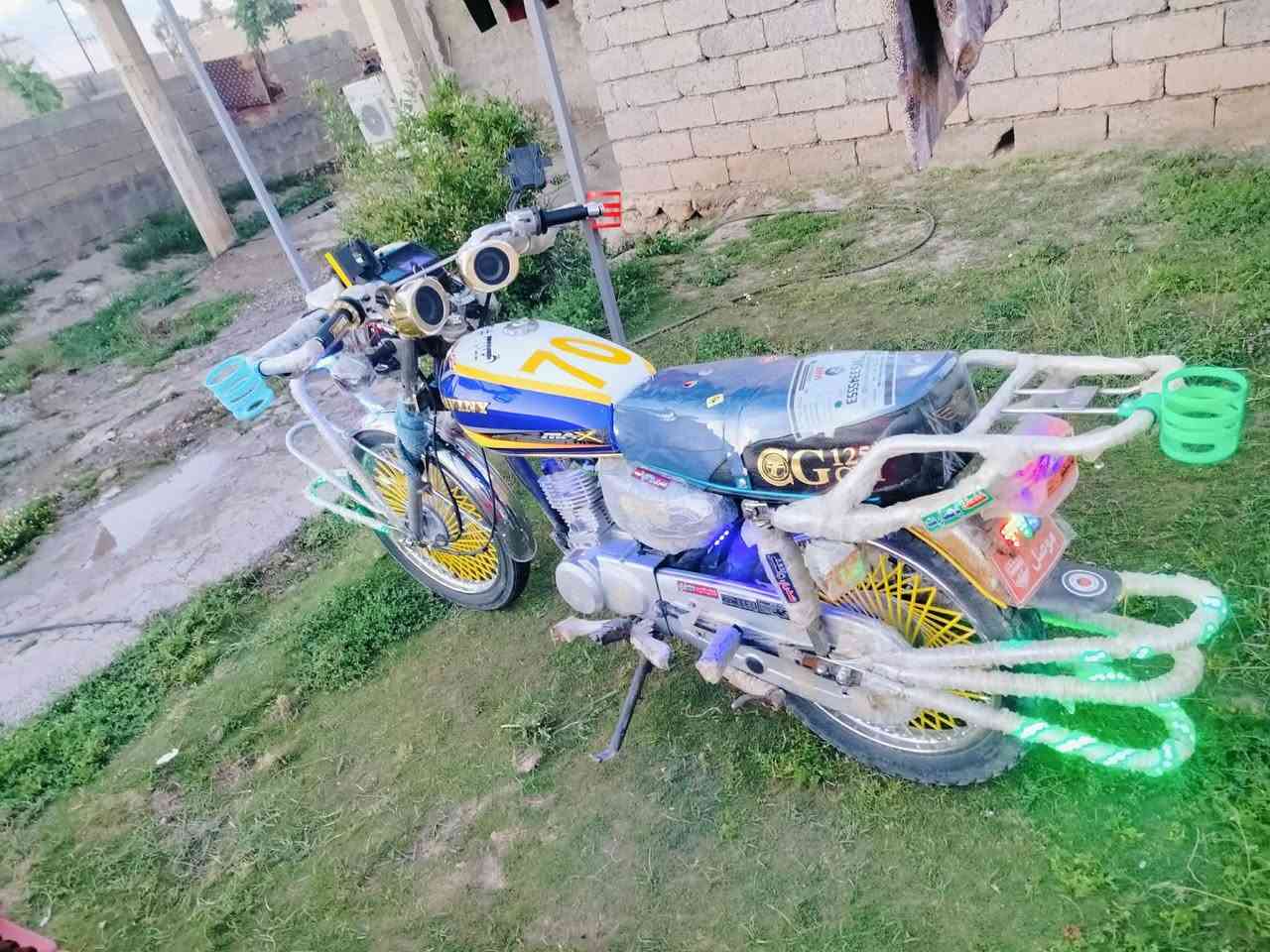 سلام عليكم ماطور تـايـڪࢪ20 ابو 🐯 بصمه ناشاط واحد ع واحد تراي للبصره محرك دمعه ما مضروب صبانه مراوس بحربي  شعندك نزل اهم شي نضيف و ما مفتوح  ***********
