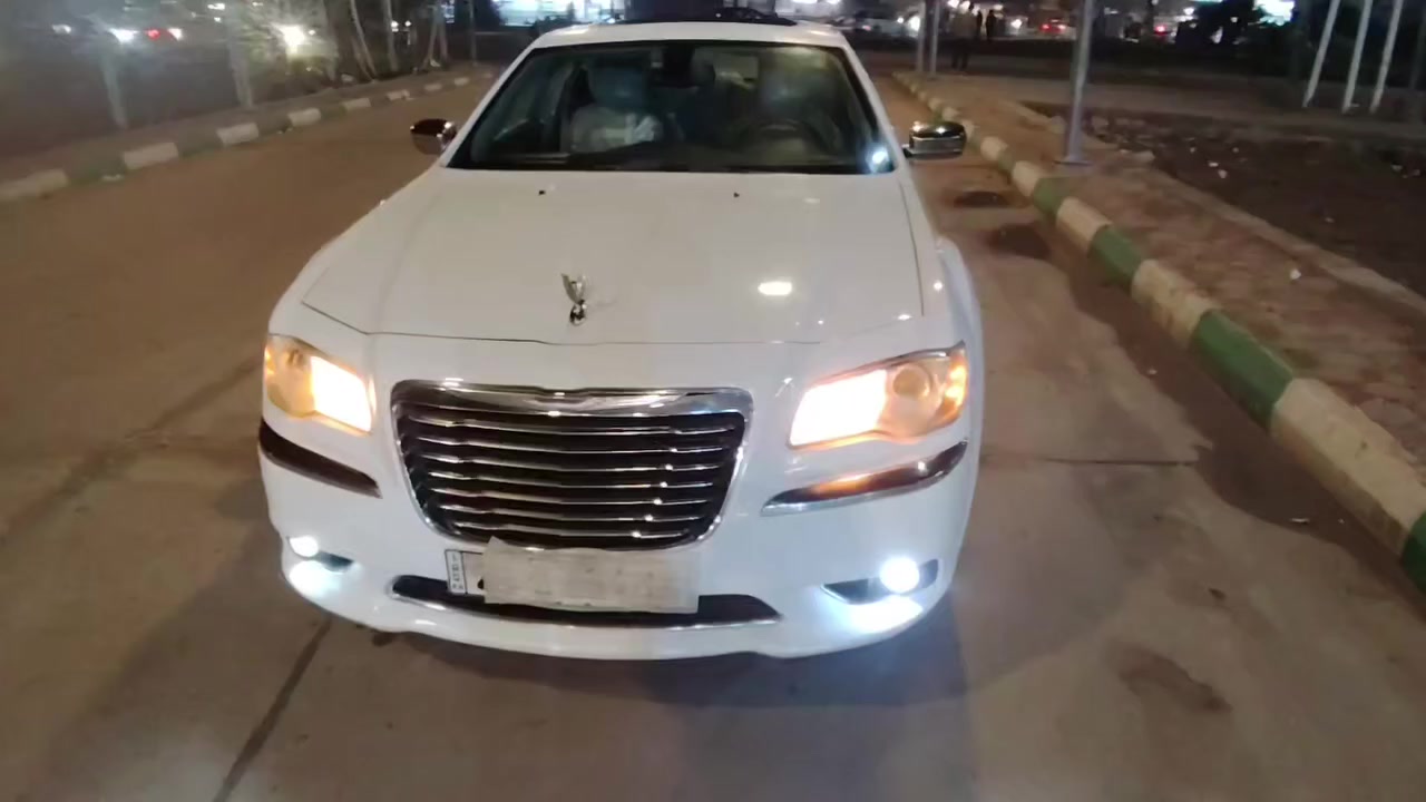 كرايسلر  اوباما 2014
C300 
 دوات كصه جنطه لحيم باجات وتزفيت شغل درجه اولى 
فول الفول ١/١ مواصفاتها 
السياره فتحه بل سقف بنوراما كشنات كهرب كلها  
كشنات تدفئه وتبريد 
كشنات الخلفية تدفىة
هيترات بل مرايه الجانبيه 
شاشة كبيره مع تبريد ٣ قطع جانبيه وخلفيه 
تحكمات ستيرن كامله 
برده خلفيه كهربائيه 
 مع بصمة ابواب وبصمة تشغيل السياره بعدها بوضع الشركه 
تخم  تايرات جديده نكسل 
داخل عسلي مع كشنات جلد 
السعر62$وبيها مجال قليل مكاني العمارة ***********
