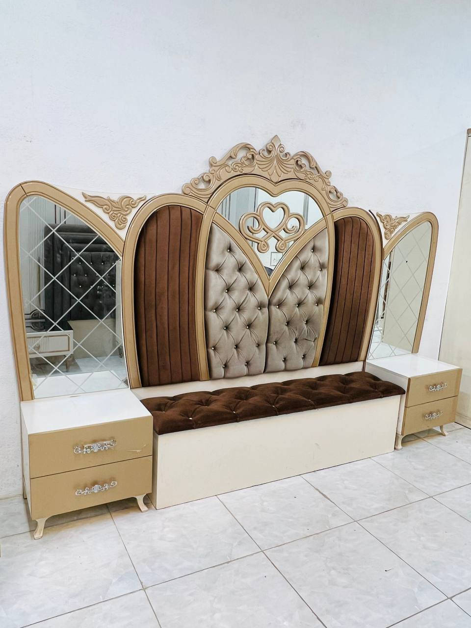 غرفه نوم تركي 🇹🇷
موديل حديث ابو تاج 👑 
10 قطع ضخم مع كنتور ملحق 2 باب شازلون مخزن مراية عاموديه دوار  نضافة 90 💯 
بسعر 950 مع شد ونقل مجاني داخل بغداد 🧑‍🔧🚚


**إذا كنت صاحب هذا الإعلان وتريد حذفه لأي سبب، رجاءا أرسل رسالة إلى الدعم الفني**