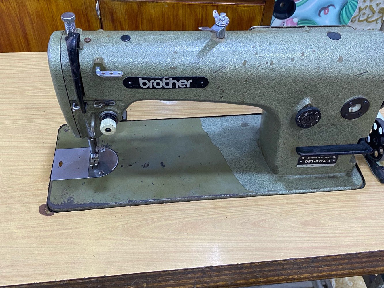 سلام عليكم عدنه مكينه نظيفه كلش ما بيه دهن محرك دوسه كلهن زينات مالته خشب مالته اصلي وجديد تواصل ويانه على رقم‭+٩٦٤ ٧٧١ ٨٤٩ ٧٤٦٢