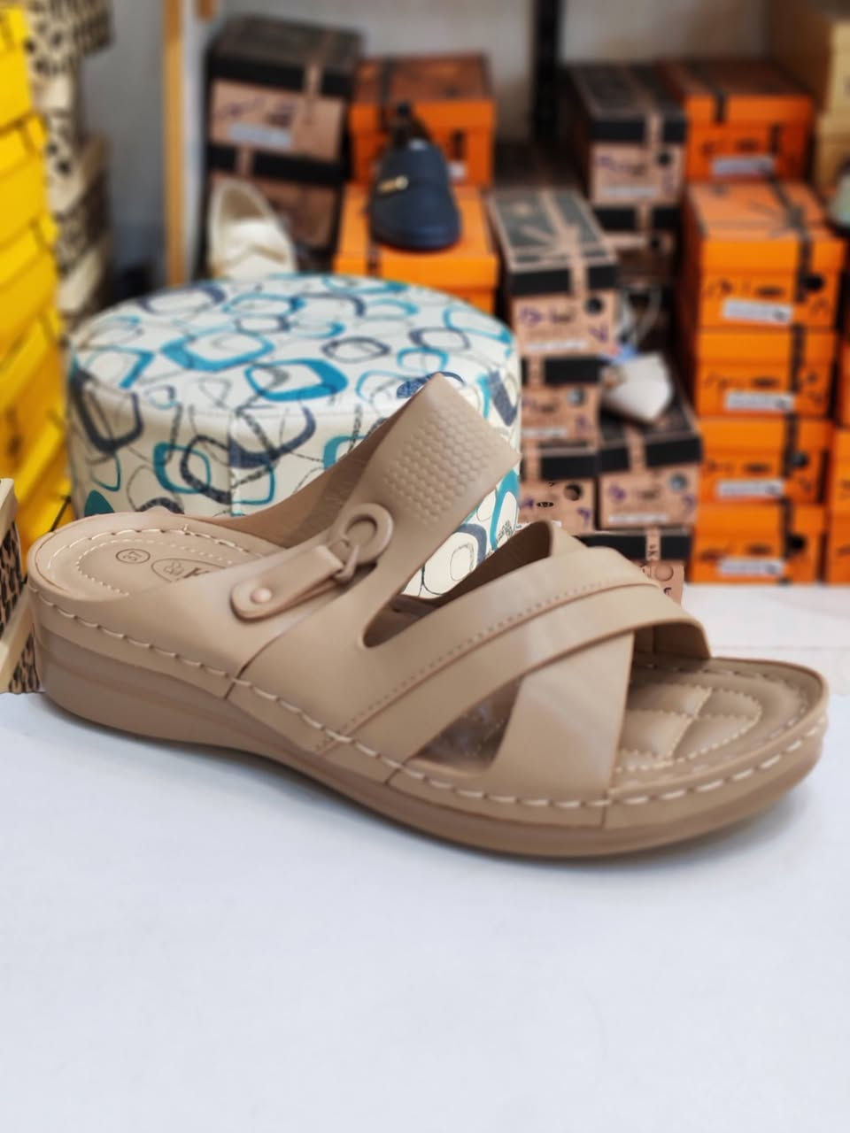 #جديد
سعر القطعة 💥10000 الف 💥
شحاطة كعب 2سم طبي خفيف الوان المعروضه فقط
#العنوان خانقين مجمع الحاج قاسم خلف مجمع حبيب مول
توصيل جميع المحافظات وداخل خانقين واتس ***********
احذية و حقائب بشار
