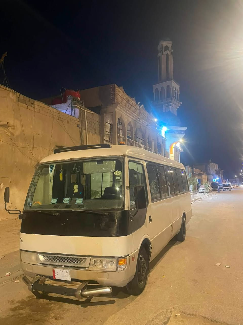 كوستر روزه البيع مكانها البصره الزبير سياره مكينه 3000فيفتي ام الكلاص مكينه وكير جددد كاعيه جديده سياره خير من الله رقم الماني سعرها100وبيها مجال اتصال***********
