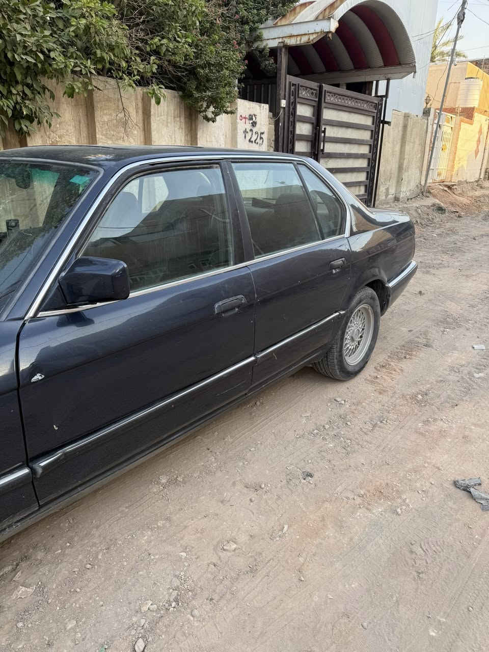 السلام عليكم بي ام 730 موديل 1993 مال تعمير وبيه نواقص مثل ما موضح ب الصوره + المكينه بيه شويه ضعف تنقص دهن تبريد شغال ثلج قبل يومين مسوي كامل السعر المطلوب 30$ 
وبيه مجال 
*********** 
مكان السياره الحله
