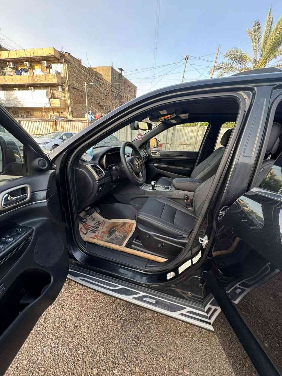 السلام عليكم للبيع جيب موديل 2014 ماشيه250 كيلو سياره كلين فقط اربع اصابع بارد سياره فول 1على 1 لاتصال 0773 955 0092
