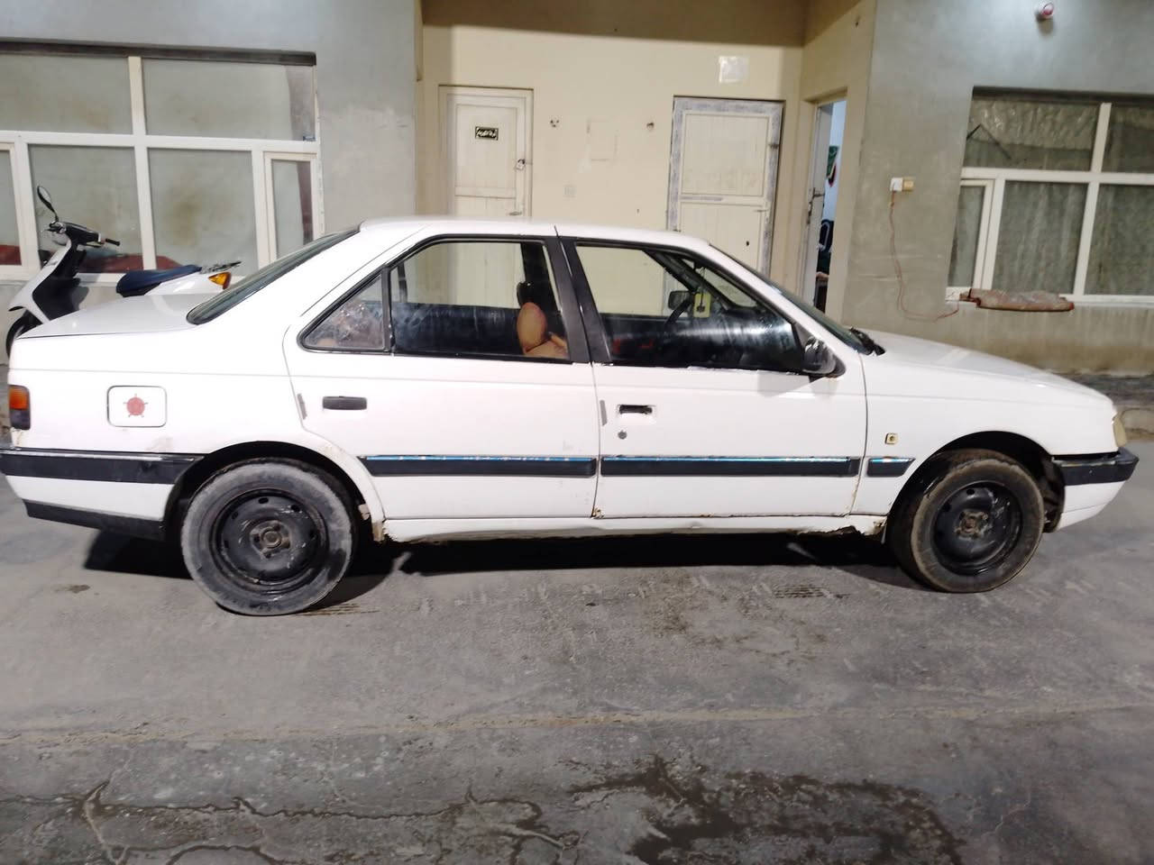 بيجو 12بصره سنويه 28 بسمي  سعر 30 سياره مكفوله بس الظربه الي بل مدكر الخلفي قليله مكينه كير خير من الله   وبعد مكان البصره دور الشرطه يم معارظ البصره ***********
