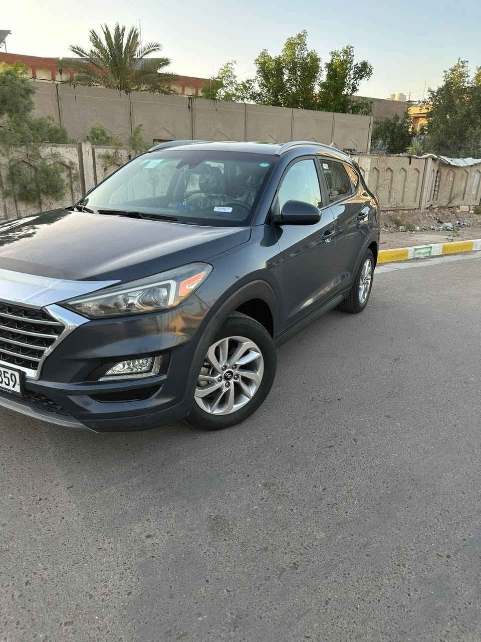 سلام عليكم للبيع توسان موديل 2019 وارد امريكي حادث دعامية فقط بدون اير باك بدون تبديل بدون صبغ ليبل واحد رقم اربيل باسمي السيارة نص فول مواصفات معروفة السعر 149$ وبيها مجال بسيط مكان السيارة بغداد حي البنوك للاستفسار ***********
