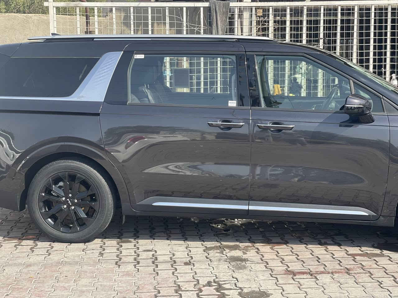 السلام عليكم الغوالي 

كيا كرنفال 2022 وارد امريكي 
حادث موضح بلصور صبغ بابين فقط بدون داخل بدون ايرباك ماشيه 40 الف ميل فول مواصفات عدا البانوراما 
لد امامي خلفي 
كشافات اماميه 
خمس كامرات كامره داخليه دواخل ليزريه 
كشنات جلد 
الكراسي الاماميه كهرباء 
تدفئه تبريد كشنات 
ذاكره كشن السائق 
حساس امامي خلفي 
سبايه 
سبع مقاعد قابله للطي 
اربع بصمات ابواب 
صندوق كهرباء 
ويل كب 19 كروم 
تبريد ثلاث قطع 
اربع بردات 
السياره رقم شمالي باسم شركه تحويل او وكاله 
مكان السياره بغداد الكريعات للاستفسار اكثر
***********
