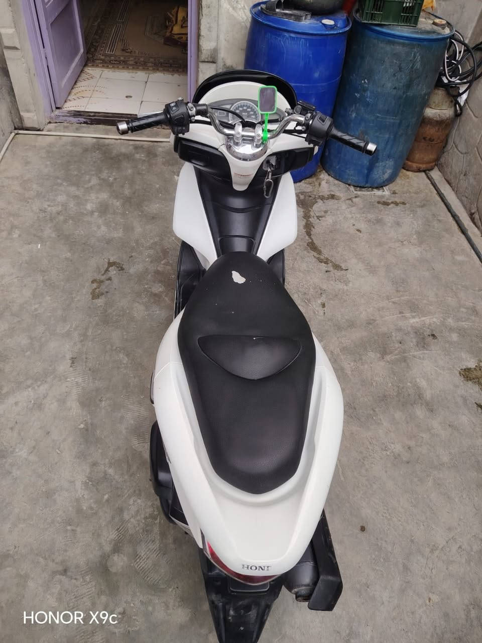 السلام عليكم
Pcxللبيع  
الجيل الاول بلادي مامفتوح 2016 حرف A
 السعر : 12 ورقة وبي مجال بسيط 
الدراجه نفس ماموضحه بالصور 
مكينة خرسه 
تواصل ***********
