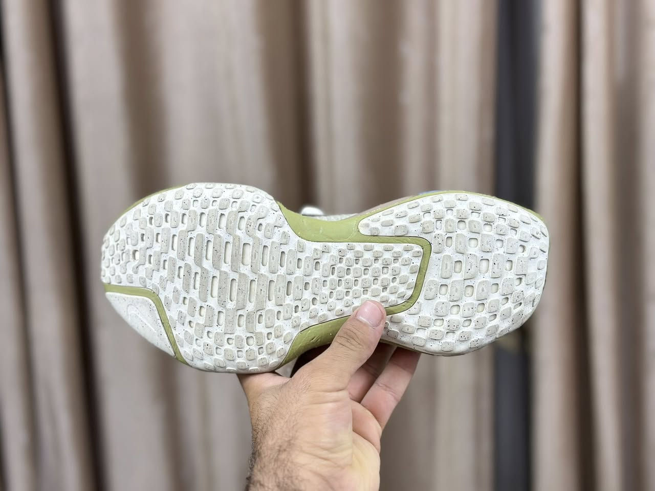 نايك حديث 
قياس 41
طول القدم 26

يوجد توصيل جميع انحاء العراق ***********
