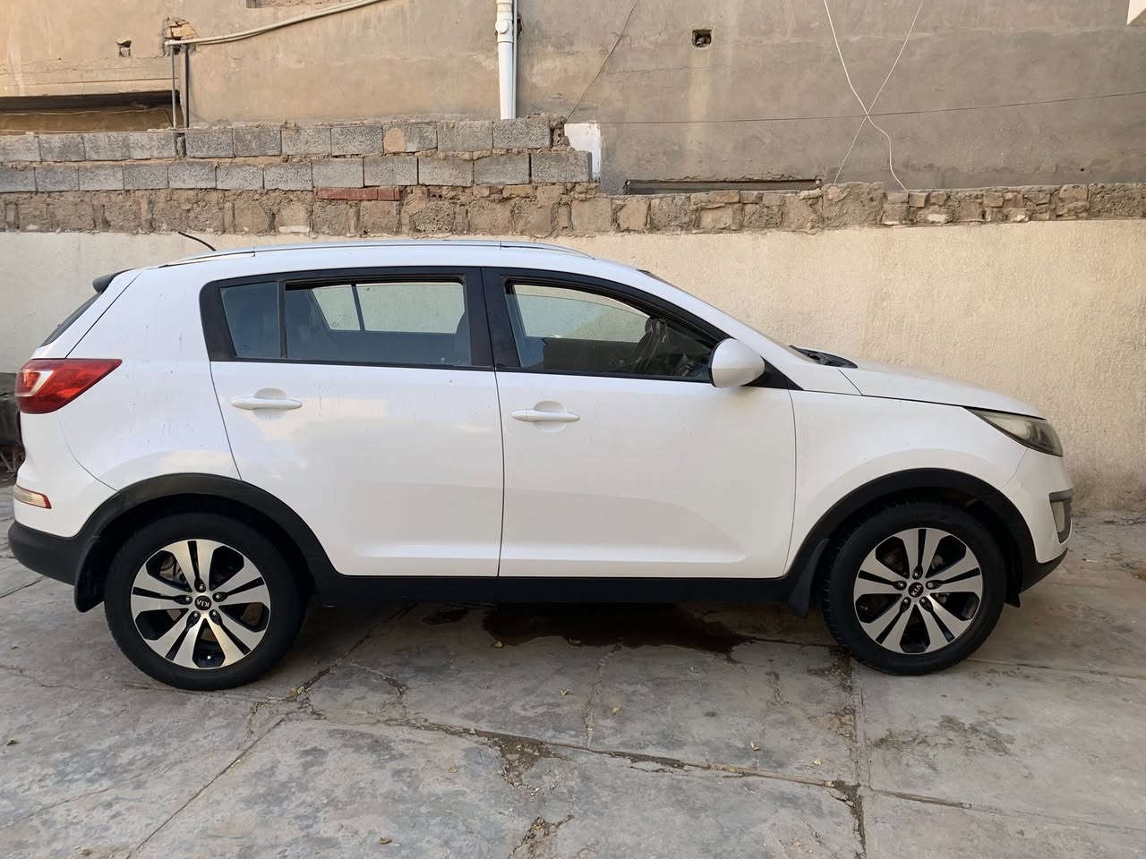 السلام عليكم KIAسبورتاج للبيع
خليجي مكينة 2000دوش المرغوب الشركة الدولية صبغ البدنيد بدون داخل شوب جوه باب السايق 
مواصفات كامره دواره حساسات نضام سكيورتي ترحيب تخم تاير صدر جديد فقط بيها نقص لاستيك رباط بسمي شخصياً مكينة كير تبريد تدفئة شرط 
السعر 135وبيها مجال مكاني سامراء او مراوس كامري 14/16
***********
