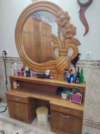 غرفه اخشاب للبيع مستعلمه ونضيفه كلشي موضح بالصوره السعر 600 الف وبيها ...