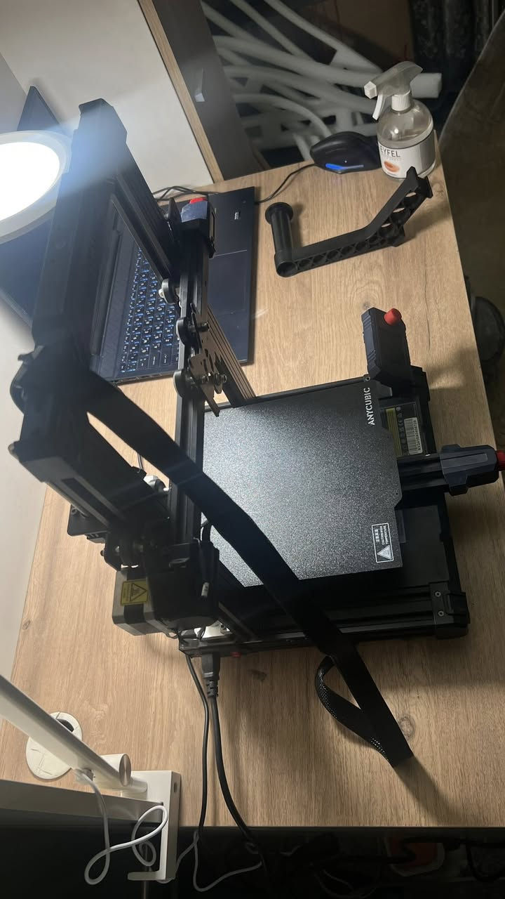 طابعة ثريدي بلاستك من شركة أني كيوبك موديل:
(Anycubic V1.5.6.3 Kobra 2 Neo)

مستعملة شغالة مابيهة عطل كل المحركات تشتغل (مفحوصات بلفديو)  مابيهة نقص عدى قطعتين بس 

‏ filament extruder & detector (موضحات بلصورة)

الي يريدهة سواء ياخذهة قطع غيار (مدام صعد سعرهن من ورة الكمرك) او يجيب القطع النقص و يشتغل بيهة عادي يكدر، اخذتهة ب١٠٠ الف اريدهة ب ١٠٠ الف و بي مجال السعر 

للتواصل ***********

قياساتهة و معلوماتهة من الموقع الرسمي 

Anycubic Kobra 2 Neo

V1.5.6.3

220*220*250 (mm)

https://store.anycubic.com/products/kobra-2-neo

فديو توضيحي للكل قطع الطابعة من القناة الرسمية للشركة: https://youtu.be/TpEcK-LBzz4?si=YoMogAE95Wk-aBel

و هاي صفحة من الموقع الرسمي لصيانة اي قطعة:

https://wiki.anycubic.com/en/fdm-3d-printer/kobra-2-neo?_sasdk=dMTljMWFhYmNjMGQyOTk0LTBmNTJjZTEwNmYzZmQ3OC03Mzc5MzU2Zi0zOTYzMjgtMTljMWFhYmNjMGUyYTRl
