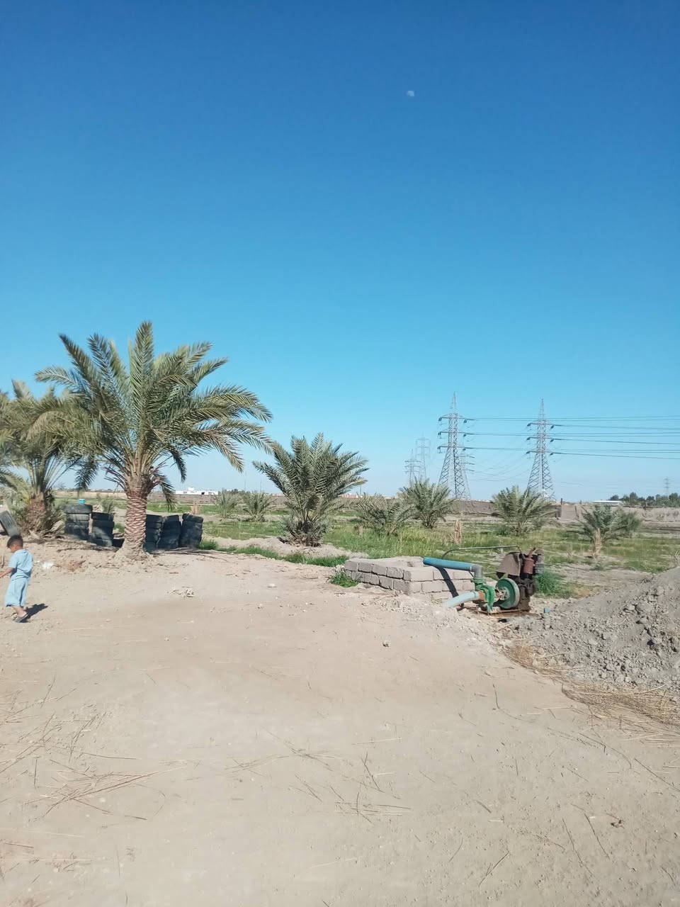 السلام عليكم ٢دونم للبيع مع ٤٦ نخله حماله مع ماطور سقي على ثلاث شوارع  منطقه ام الحلان قريبه إلى الخدمات.السعر الدونم الواحد ٢٥ مع المجال قليل***********
