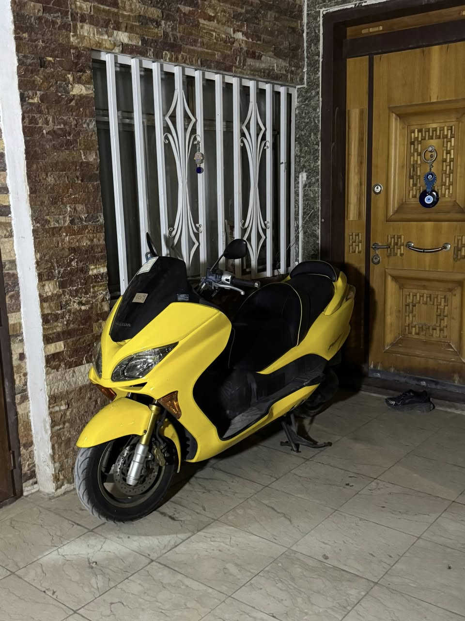 سلام عليكم شبابنه فورزا 09 ماشيه 30الف كيلو اشتريتها ماشيه 27 من اليابان يعني مشيتها بس3 الاف عليها 3 انضمه قياده بصمه الدراجه نضيفه بشكل موطبيعي بيها اماكن شخوط مال نقل بس الدراجه كلها كفاله من كفرات مكينه كلها كفاله لونها اصفر حلوه الدراجه كلشي بيها بلادي عليها كزوز 7 الوان بلادي الدراجه موجوده ب الناصريه مركز شارع بغداد 
سعرها ب 16 ورقه وبيها مجال تجي تشوفها تعجبك تشلع عيوني للاستفسار ***********
