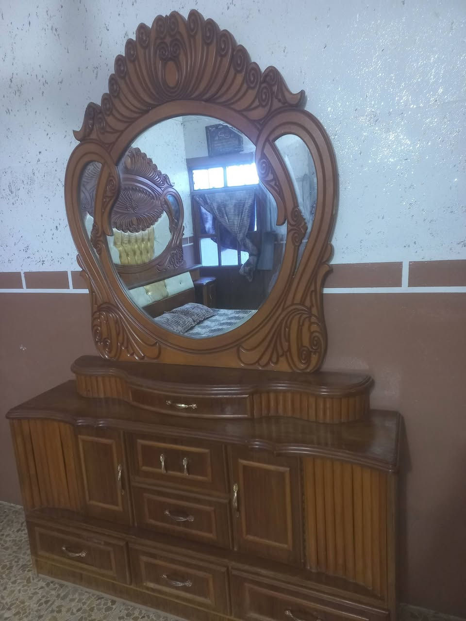 تخت نوم للبيع
مع مرية 
صاج اصلي 
*********** واتساب فقط
