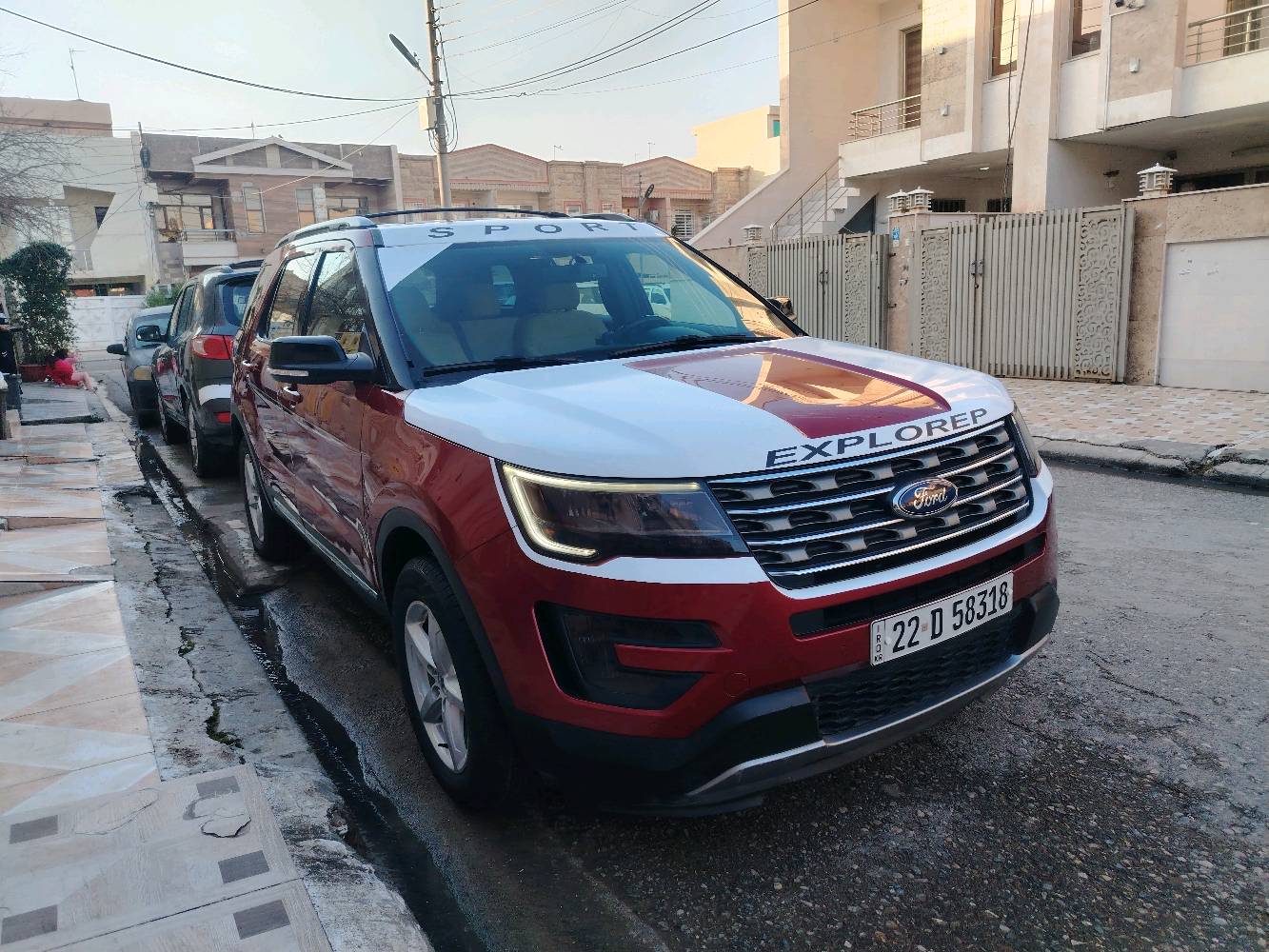 فورد اكسبلور  2017 اللون ماروني
المواصفات XLT
 محرك 6سلندر 
حجم المحرك ٣٥٠٠ 
بصمة  تشغيل وبصمة ابواب  
تشغيل عن بعد
فورويل awd
كامرة دوارة 
تحكمات ستيرن فول+شفتات لتحكم الگير
اشاير بالمرايات جانبية وهيتر وعاكسة للضوء 
لايت وبلوجكتر زنون
7 راكب داخل بيجي 
شاشة كبيرة تستقبل الاوامر الصوتية
حساس امامي خلفي +كامرة خلفي
كشنات الامامية كهرباء 
تدفئه كشنات +استيرن 
صندوق شفط حساس قدم وريمونت  
تبريد 3 قطع امامي وسطي وخلفي مع تحكمات 
ستيريو 8 سماعات
منافذ AUX مع منافذ USB 
رام ذاكرة ورام خرائط GPS
السيارة حادث باب السكن بدون دواخل  
ايرباك سليم 100%
 رقم دولي اربيل بأسمي شرط التحويل
وماشية ١٨٦/الف كيلومتر
السعر ١٧٠ ورقه بيها مجال
مكان السيارة اربيل
الاتصال ***********/***********
شلون وضع الصبغ والجاملغ بالضبط؟ أكو صبغ أو تبديل غير باب السكن، ولو أكو شنو القطع اللي متبدلة؟: 
صبغ جزء من الجاملغ مع الباب المتضرر بدون اي تبديل
السيارة خليجي لو أمريكي/كندي؟ وشنو مواصفاتها الأصلية من المصنع غير المذكور؟: 
امريكي يوجد بها مواصفات اكثر لا افهم بها  
الممشى ١٨٦ ألف كيلو حقيقي؟ وهل بيها أي ملاحظات بالمكينة أو القير أو الحرارة؟: 
كيلو متر حقيقي ١٨٦ قابل للزيادة/تبخير بسيط اثناء تشغيل المحرك فقط القير والحرارة والتبريد مظبوط ماكو اي مشكله
هل بيها صيانة منتظمة أو تبديل قطع مهمّة قريباً مثل تايرات، بطارية، زيوت، أو فلاتر؟: 
كلا لايحتج اي تبديل كلها سليمه ونضيفه
شنو وضع المفاتيح والأوراق؟ كم ريموت وياها وهل التحويل فوري حسب الأصول؟: 
بصمه ريموت واحد فقط اوراق اصوليه سيارة بأسمي شخصي تحويل فوري