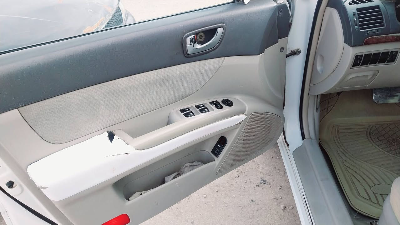 سلام عليكم سوناته 2007 خليجي رقم دولي بسمي مدور ثاني يوم السياره مكفوله من الضربه بس ادير مال جملغ الخلفي او السونار موجود دخل المنشور اي ستفسار التصال على رقم *********** السعر 103 وبيه مجال
