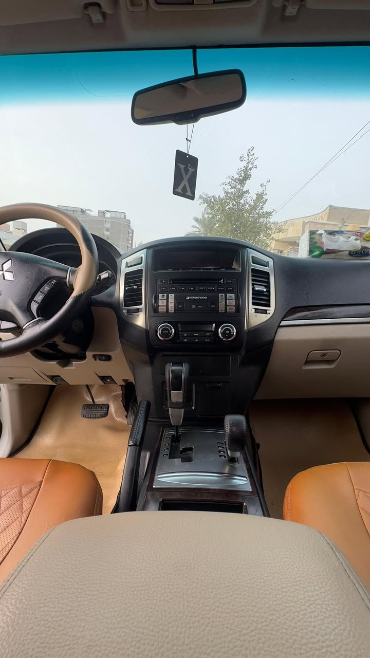 سلاما عليكم .. بيع سياره باجيرو موديل 2015 ماشية 140 الف رقم بغداد لون صدفي السعر 16 الف دولار رقم صاحب السياره ***********
