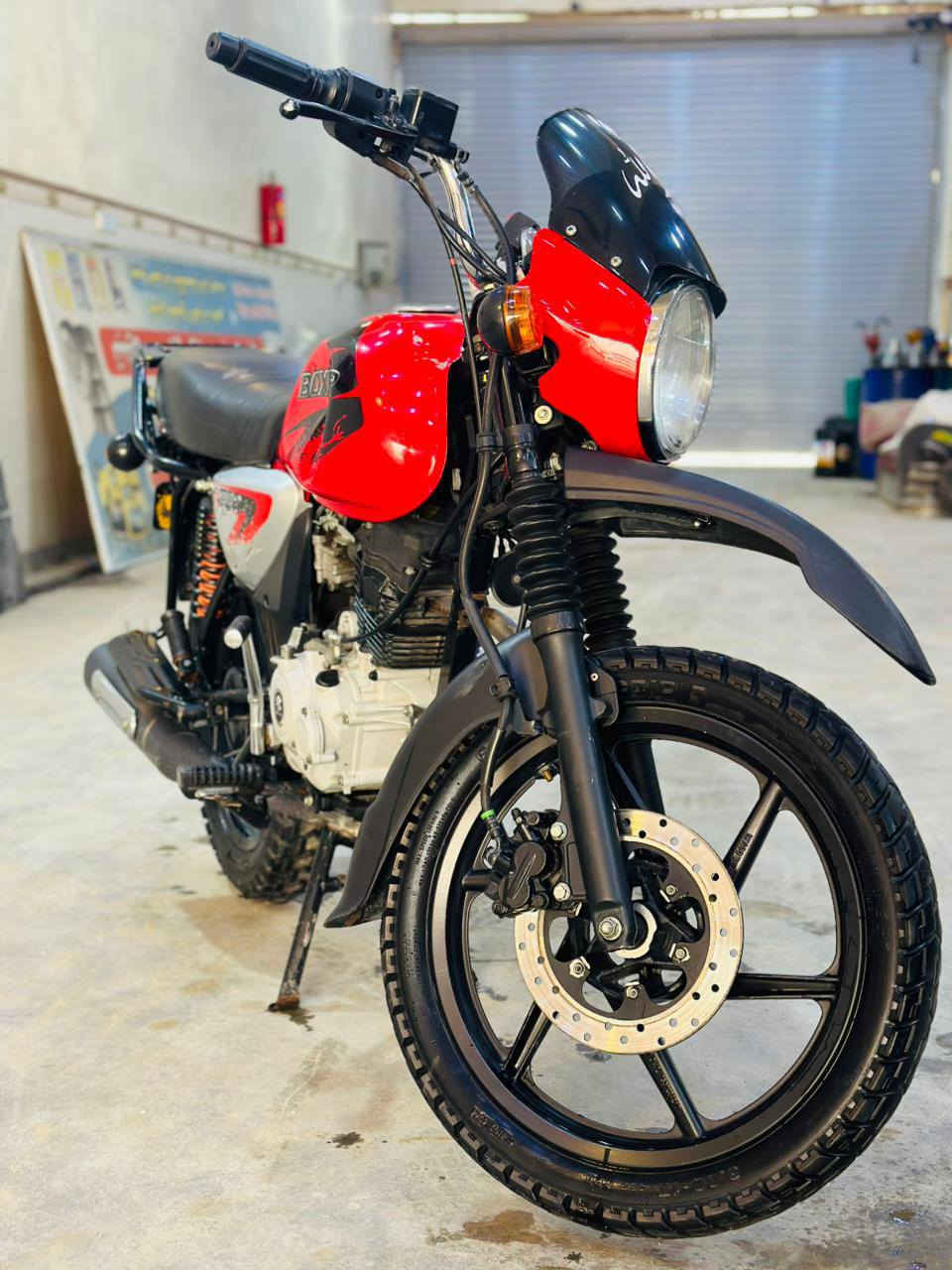 السلام عليكم دراجه بوكسر البيع دراجه أوراق ما مفتوحه أبد موديل ٢٣ ما متعوبه الدراجه النتصال عله هاذ الرقم ما متواجد عله الفيس ***********
