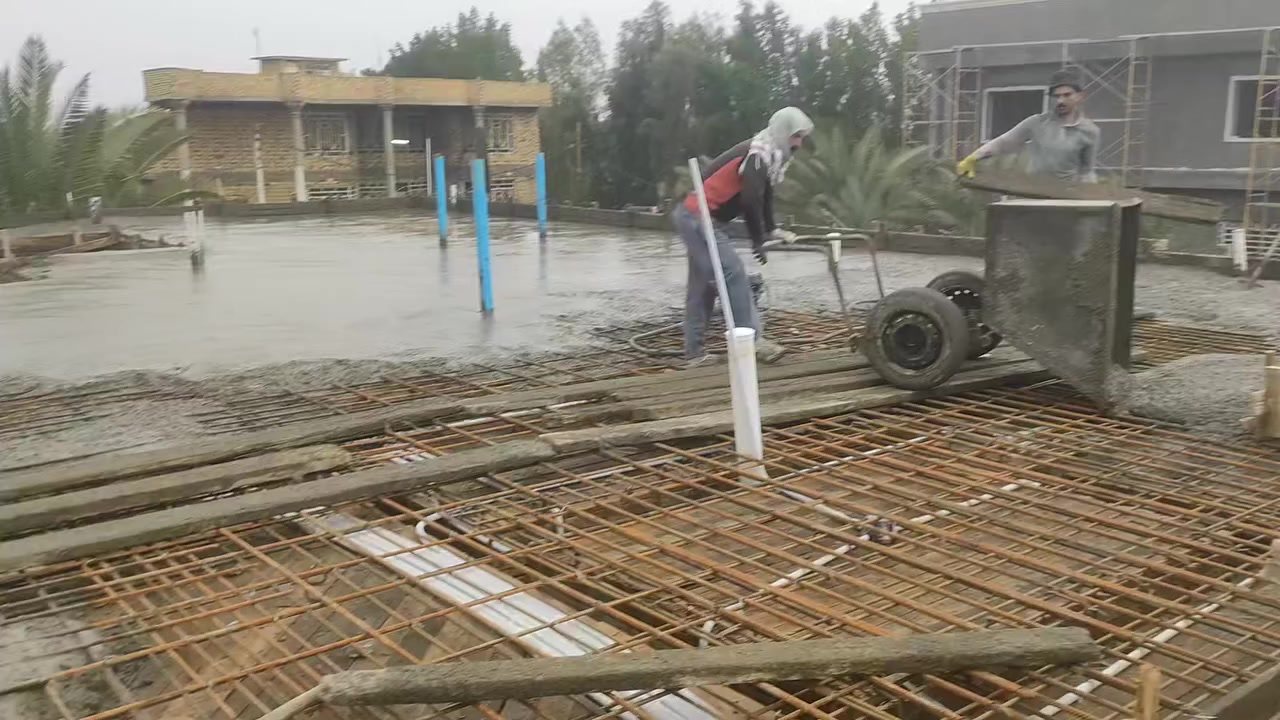 تم بعون الله صب بيت سيد ليث العرداوي في الحمزه وب شراف المهندس ليث الفتلاوي يحتوي على مساحت 300متر مربع اخوكم ابوعلي النجار ***********
