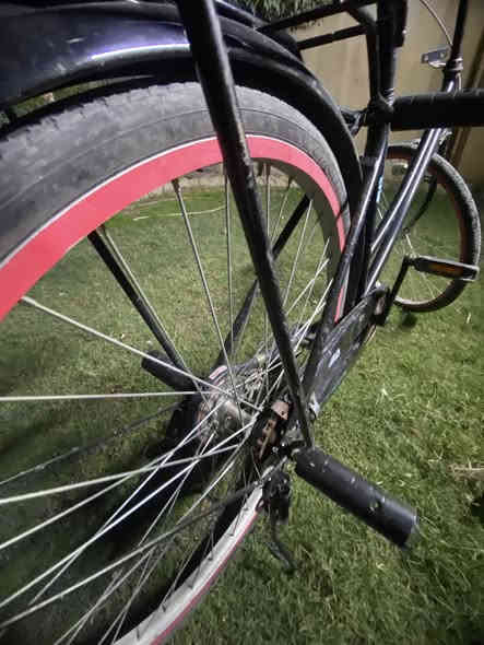 سلام عليكم بيسكل بطه بناتي نوع BD البيكسل نضافه 90% منزله من الحاويه سعره 90 وبي مجال المكان بغداد مشتل الرقم ***********
