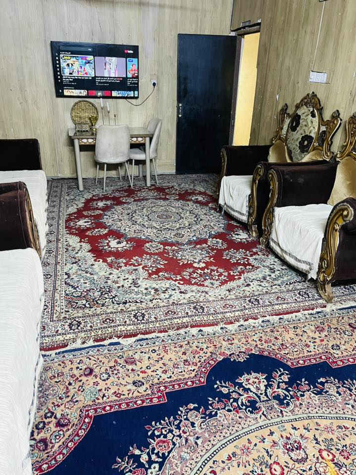 اللهم صل ع محمد وال محمد
السلام عليكم
بيت تجاوز المساحة 250 
المكان بغداد الكرخ  سوق اميمة تدخل بفرع مثلجات الريان بلنهاية  ومجاور نادي التجارة مو بداخل نادي التجارة   الارض تابعة الى وزارة المالية 
خط وطني ومولد وانترنيت والكهرباء والبواري كلهة دفن 
المدارس والسوك التبليط كلش قريب البيت غرفتين وحدة كبيرة وحدة صغيرة مطبخ كبير جدآ 
استقبال حديقة وكراج ومساحة جانبية فارغة من ظمن البيت 
السعر 21 متوفر واتساب 
***********

