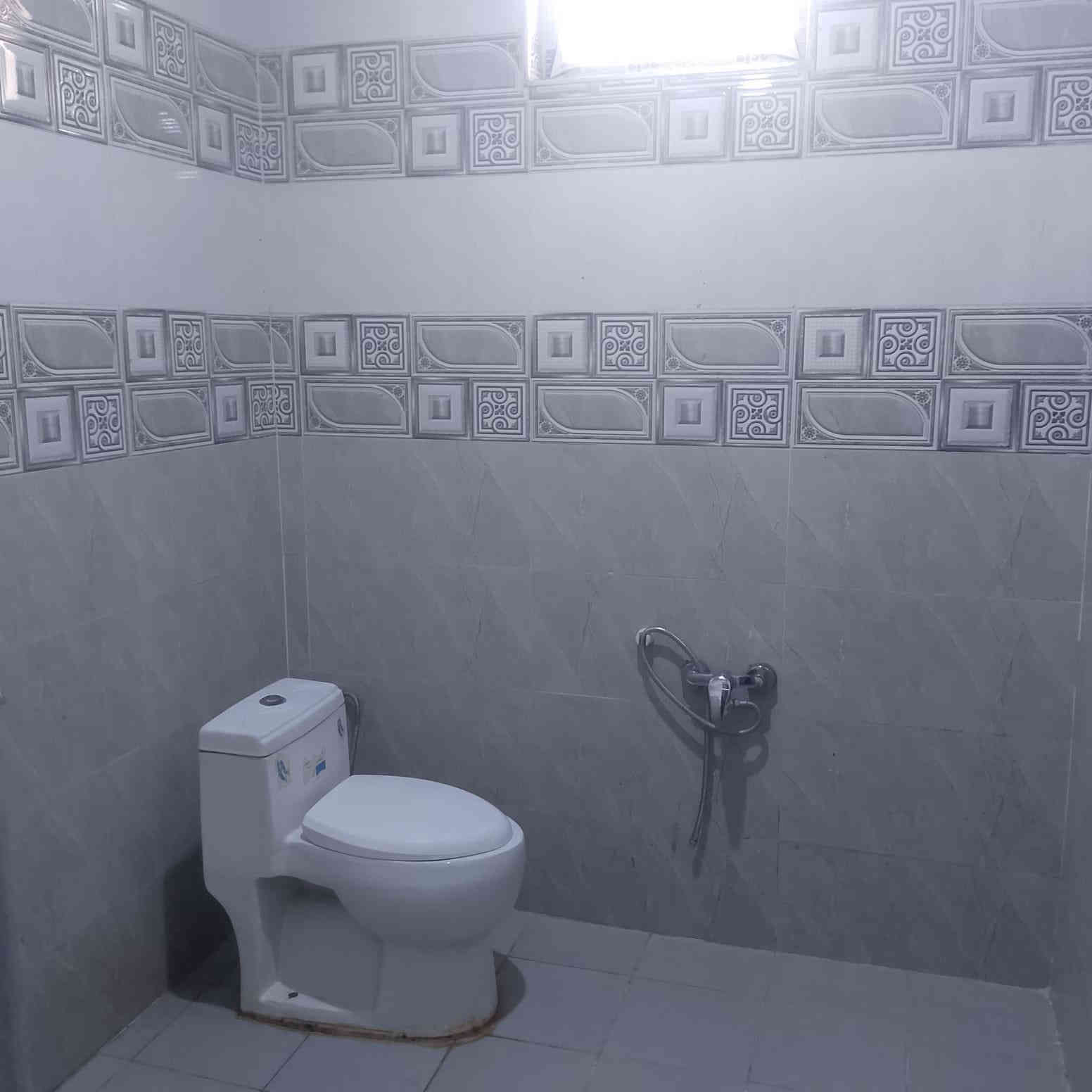 السلام عليكم  بيت اللايجار  العنوان  بدايه الصوفيه قرب من فندق الرمادي
استقبال غرف عداد 2  وصاله ومطبخ وحمام داخلي وخارجي  تصوير البيت موجود
💬للأستفسار مراجعه السعر 500بي مجال
       مكتب مصطفئ العلواني للعقارات 
    ***********   📲
🌐الرمادي الشركه مجاور اعداديه فلسطين
