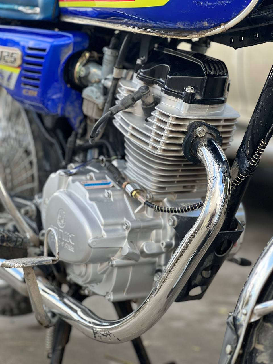 السلام عليكم دراجه ايراني سونك 2025 اربعه كير  125 CC بيها نقوصات اللايت الامامي مكسور وشاشه مكسوره البقيه شرط مابي عيب *********** سعر قفل من الاخير بدون معامل 650 ابو 600 و625 لا تعلق مستعجل على البيع
