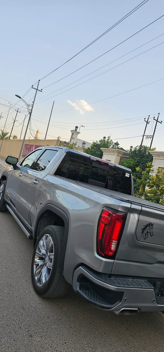 السلام عليكم للبيع او مراوس حسب الرغبة
جي ام سي سييرا دنالي 2023 (GMC Sierra Denali)

محرك V8 6200
حادث بدي (خلفي) 
بدون دواخل
ممشى 27 الف كيلو وقابل للزيادة 
تترقم كل المحافظات بأستثناء الاقليم 
رقم الشاصي مرفق بالمنشور 
السعر المطلوب 48 الف دولار وبيها مجال
للأستفسار الاتصال 
***********
