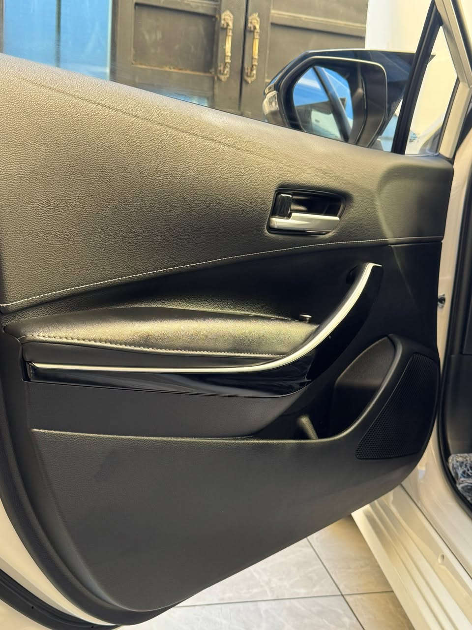 السلام عليكم

كورلا (2025) هايبرد شكل الخليجي 

داخل اسود جلد 

رقم سليمانية لجديد. لوحات. وسنويه

 زيرو.  ماشيه  288 . كيلو 

المواصفات 👇

فتحه سقف

🔵محرك 1.8 لتر VVT هايبرد

🔵كشنات جلد. اسود

🔵داخل اسود

🔵كير بوكس اوتوماتيك 6 سرع 

🔵دخول ذكي و تشغيل ( بصمة ) 

🔵شاشة apple car play and android auto

🔵كامرة خلفية 

🔴رادار تحديد مسار ومانع تصادم ‼️

🔵 دشبول ديجتال 

🔵تبريد قطعتين 

🔵 فتحة سقف ( سلايد روف )

🔵 لايت أمامي وبروجكتر  LED ‼️

🔵 بك لايت LED‼️

🔵 تحكم ستيرين 

🔵 اوتو لايت

🔵 اوتو هولد

🔵 نظام ABS 

🔵هاند بريك كهرباء 

🔵نظام التحكم بالانارة الخارجية

🔵 اشاير بالمري

🔵حساس ضغط الاطارات

🔵 وضعيات قيادة 

🔵مانع انزلاق

مكان السياره / كركوك 

 ملاحظة : السيارة ع وضع الشركة بعدها فقط ترقمت السيارة 
دوشمت الكاعية وضفت كاربون فايبر على الاستيرن بعدها ريحت الشركة ٢٨٨ كيلو فقط وقابل للزيادة 

للاستفسار : ***********
