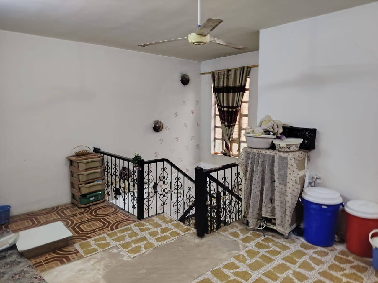 للبيع مساحه 160
بيت عله شارعين ياكون من 3غرف وديوانيه وحمامين 

طابو صرف البيت جاهز من كلشي 
السعر 85وبي مجال انشاء الله 
للستفسار اتصل ***********
