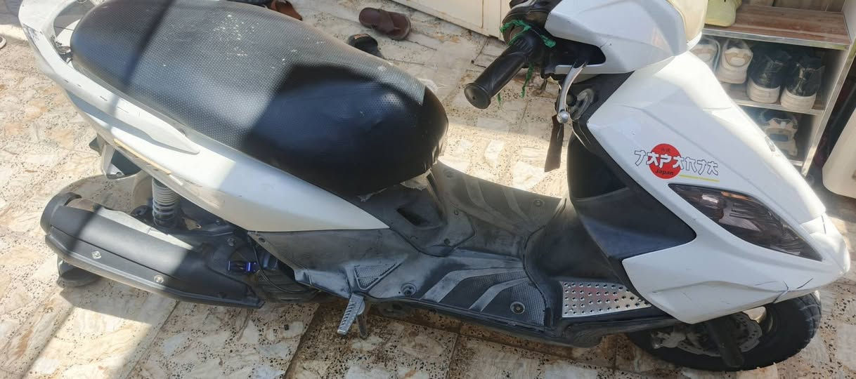 سلام عليكم دراجه جيتي أر للبيع دراجه خير  من الله كهربائيات كله شغاله مكينته تخبل بس البجم الامامي عوزه ترتيب للاتصال ***********
