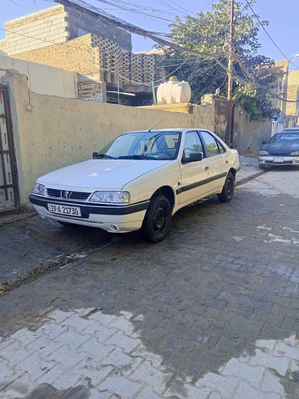 السلام عليكم اخوان ٤٠٥ بسمي رقم انكليزي كربلاء  موديل ٢٠١٠ بلاديه بس البنيد مبدل جاهز من كلشي السعر ٤٠ وبيه مجال للطيبين  رقم الهاتف ***********
