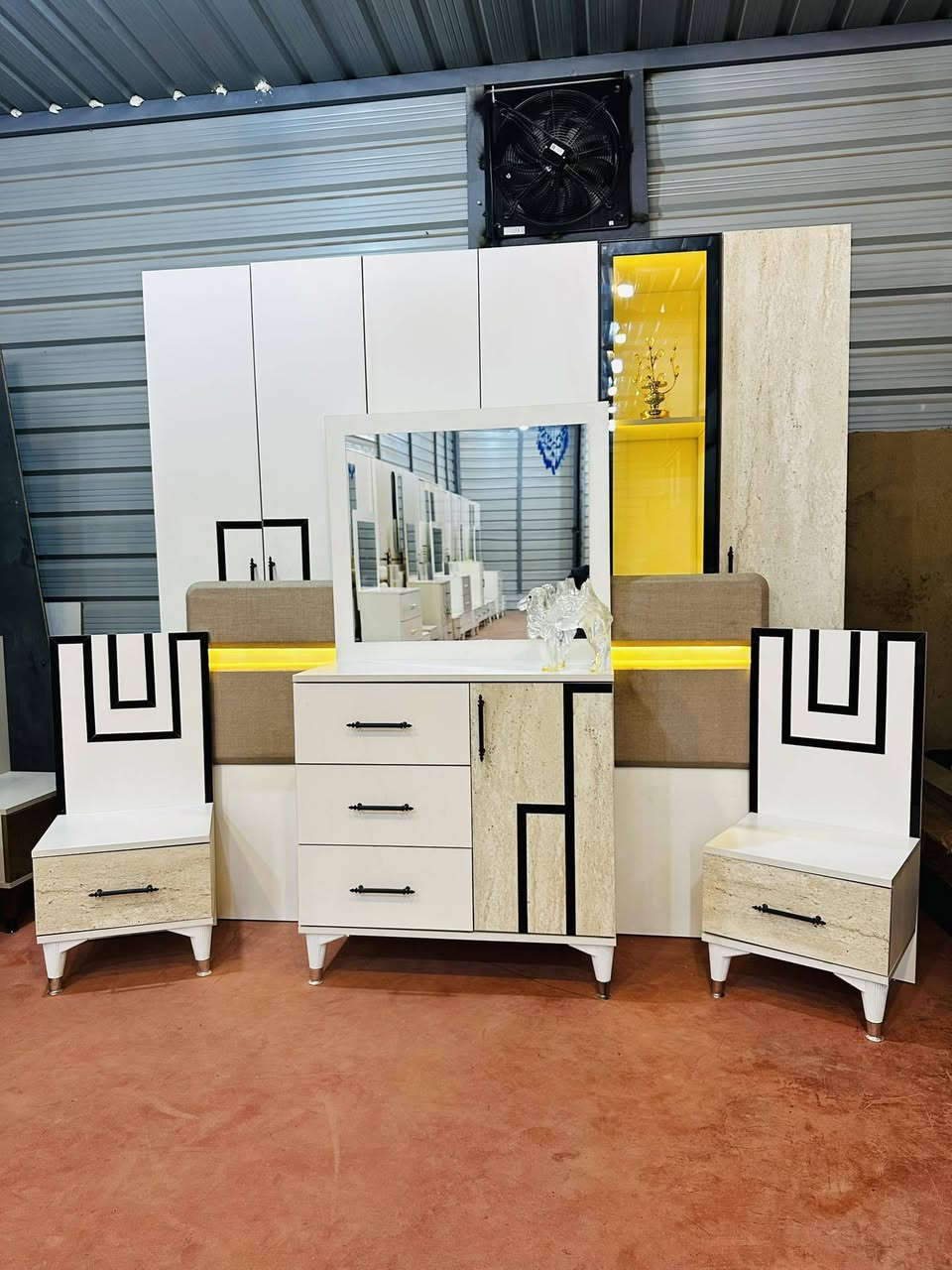 غرفة نوم تركي مستخدم النظافة 100% النظام أبواب غرفة مرتبة والسعر مناسب والشد والنقل مجاني داخل بغداد اتفضلوا واتساب وادللوا ☎️***********☎️
