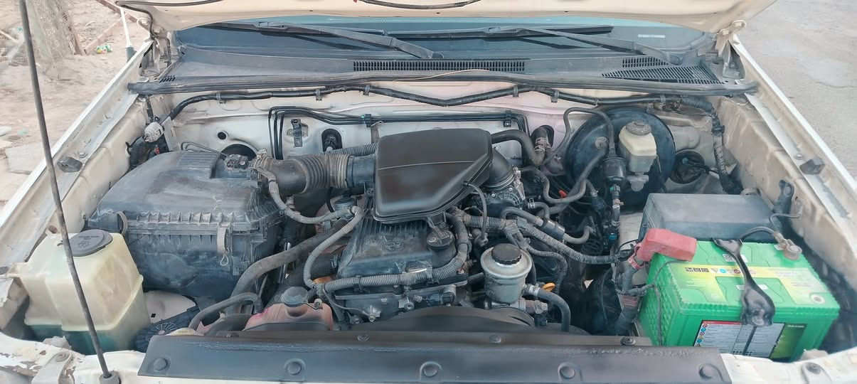 السلام عليكم تويوتا بيكم 2008 رقم اربيل جديد محرك 2700 بازين كير اتوماتيك بيه صبغ مكانات بدون دواخل جاهزه الشغل سعر 95 مكان بغداد *********** حي خضراء شراي يتصل
