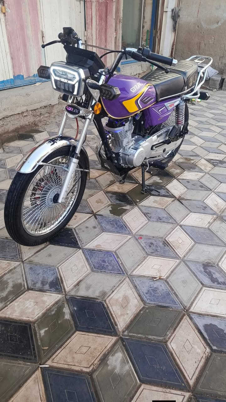 ياالله /// الأخوين للدراجات 🛵
الاستفسااار //***********
***********
التااايكر ال 25 زيروو مديل 25 الشكل الحديث 
5 نمرر كيررر 🛵
استعمااال شي قليل نظافة 98٪٪ 
لوون مميززز بنفسجي🟪 (( 5 اوراااق)) 
كفااالة عاامة دراجه جيسس اخت الزيروو
