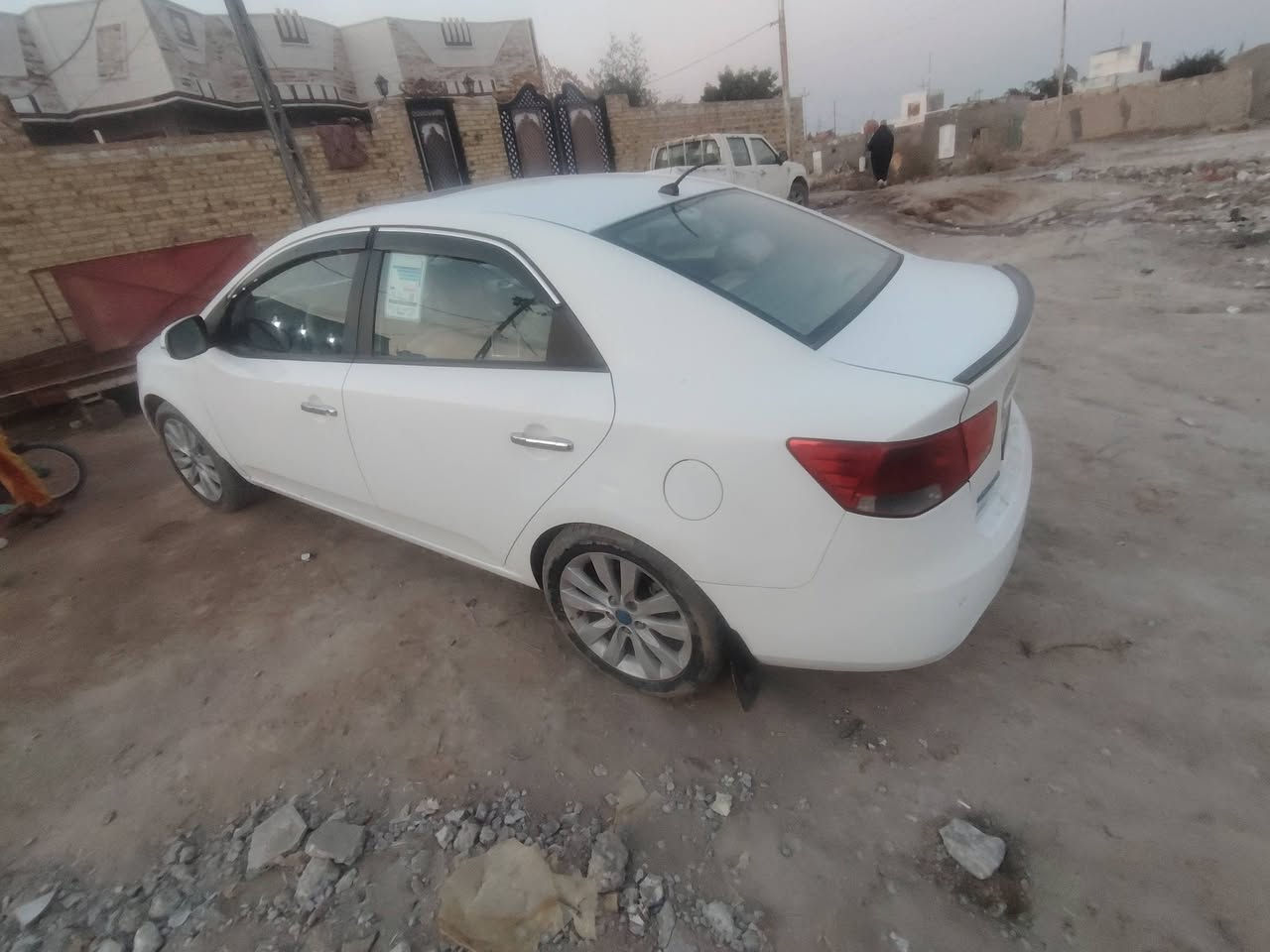 سلام عليكم سيراتو موديل 2013 كفاله سياره حداديه تخم تاير مكينه كلهن شرط رقم  بغداد بيع 
او مراوس بيكم كريت ويل صيني سعر 118 سياره وارد خليجي مكان الحمزه الشرقي ***********
