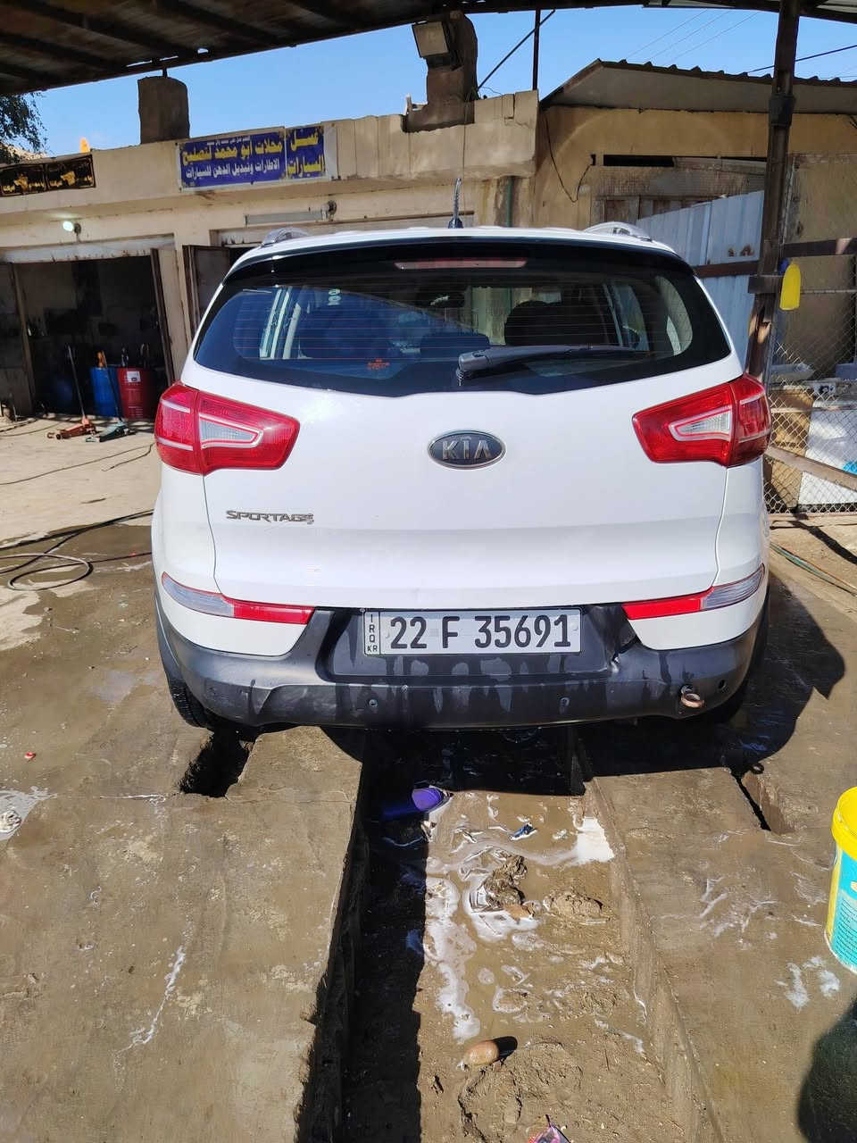 السلام عليكم سبورتج  خليجي 2013 بيه قطعتين صبغ مثل ما موضح بسونار
كير ومحرك مكفولات صدر جديد تخم تاير سنويه 2027
شرط تحويل سعر 135وبيه مجال بسيط ***********
