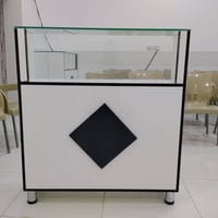 ميز ٤ قطع • غير مستخدم • جام ضد الكسر