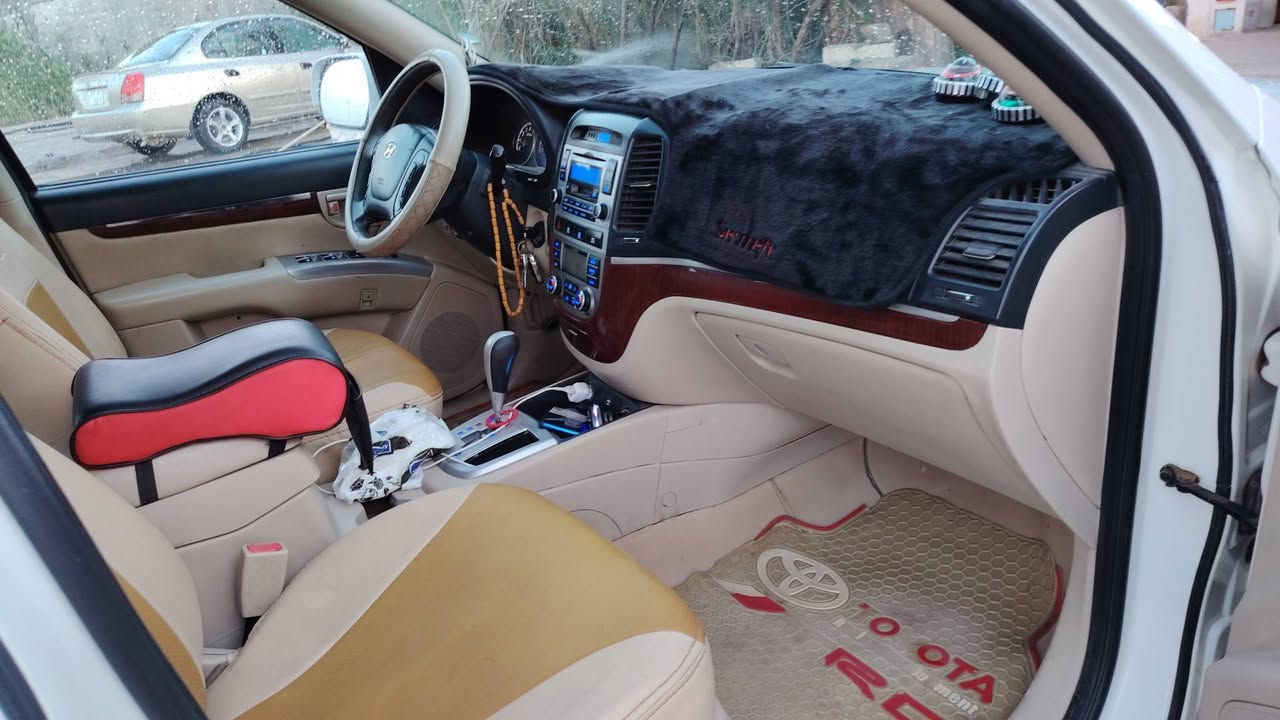 سنتافي خليجي ٦سلندر.موديل٢٠٠٨ مكفولة كفالة عامه. فقط. باردات وموضحه بلسونار مع المنشور... كير محرك. مشروطات تخم. تاير تخم صدر سياره كلش كلش جديده. ٧راكب ٣قطع تبريد داخل بيجي وجوزي.. تحكم. استيرن بونراما.. 
كشنات جلد. السعر 130. مكاني كوت ***********
