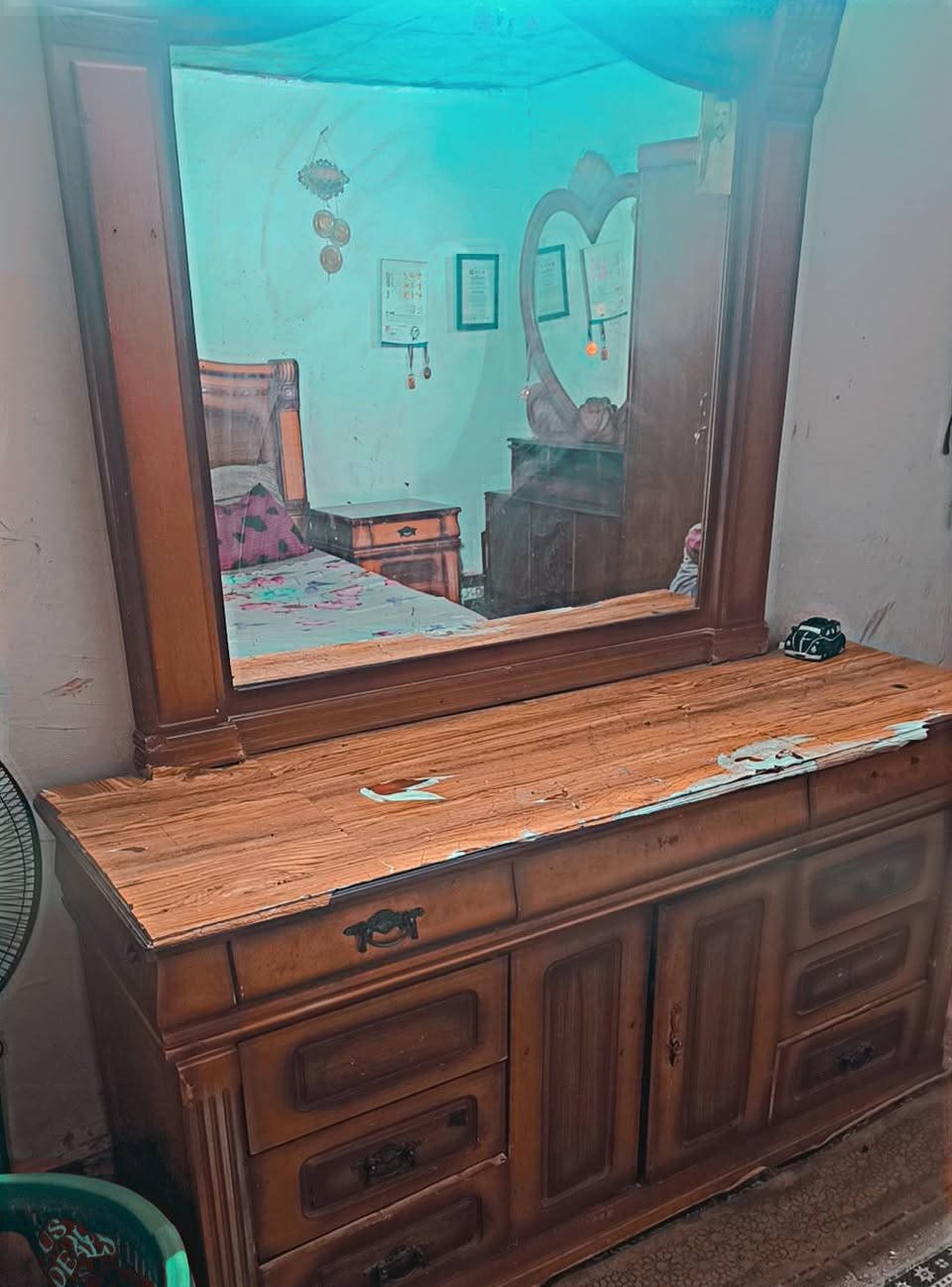 غرفه كويتيه للبيع نضيفه العنوان الزبير محله الشمال السعر 250وبيه مجال رقم هاتف 📞 ***********
