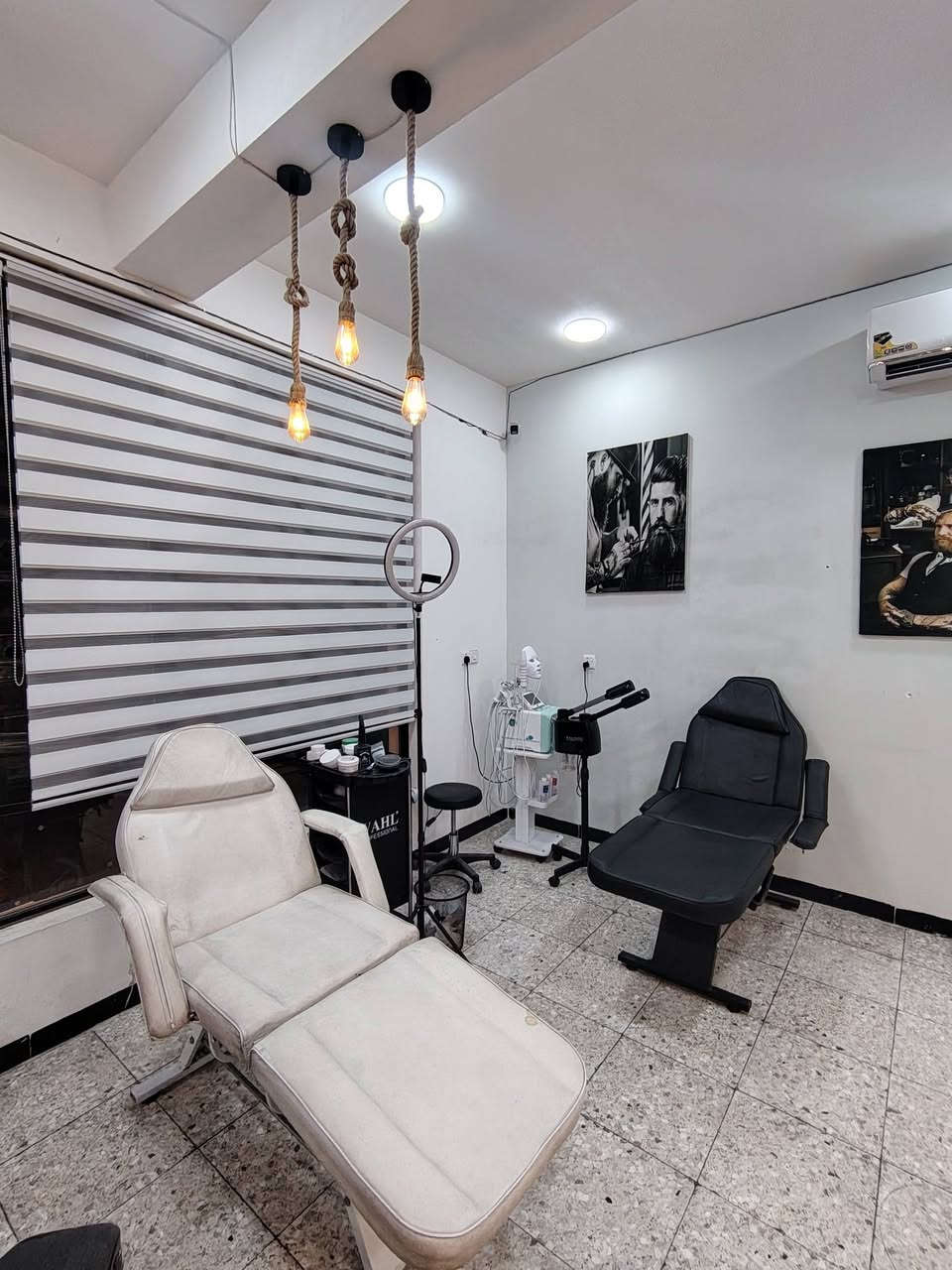 السلام عليكم
صالون نسائي كامل وجاهز
ايجار كامل مع الغراض    فقط توفر الكادر وتشتغل 
الموقع بغداد الغزالي ***********
