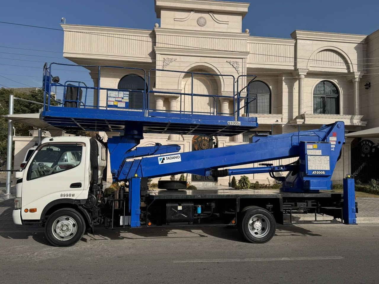 السلام عليكم
للبيع: 
كرين باسكت شبجة هينو دخول جديد
ارتفاع 22 متر
جهاز تادانو الحديث
فول سيفتي
تحكم فوك و جوة
***********
